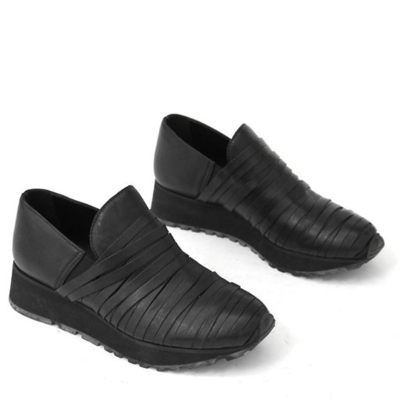 LD Tuttle “Black Running Sneakers” - Picture 2 of 13